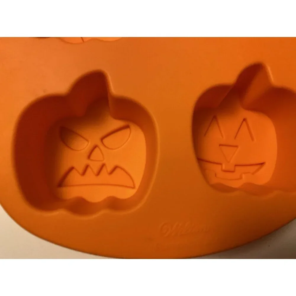 Wilton Silicone Cupcake Cakelet Molds 4 Pans Baking Christmas & Fall Holidays